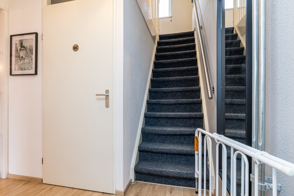 Foto - Te koop: Moderne instapklare drive-inwoning met garage, 3 slaapkamers, balkon met prachtig uitzicht en geheel bestraatte onderhoudsvriendelijke tuin met tuinkamer gelegen aan de rand van Heerlen.